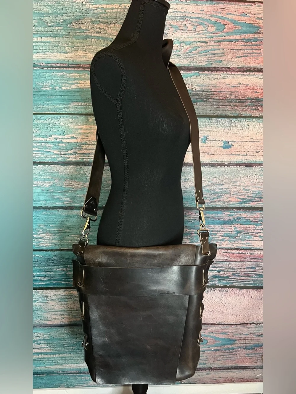 ColsenKeane No. 820 The Classic Handmade Full Grain Leather Messenger Bag